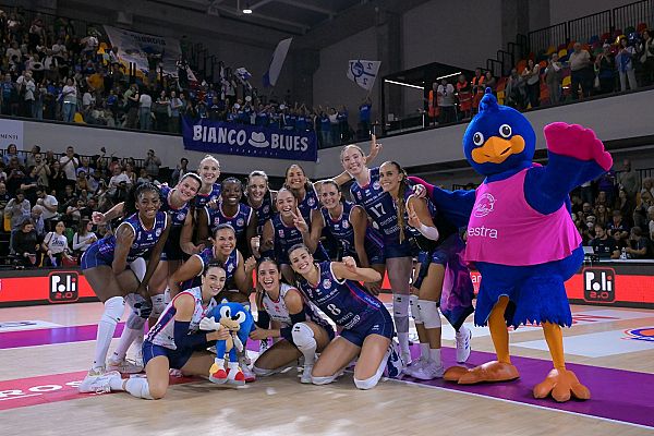 Il derby è ancora nostro: la Savino Del Bene Volley vince per 3-0!